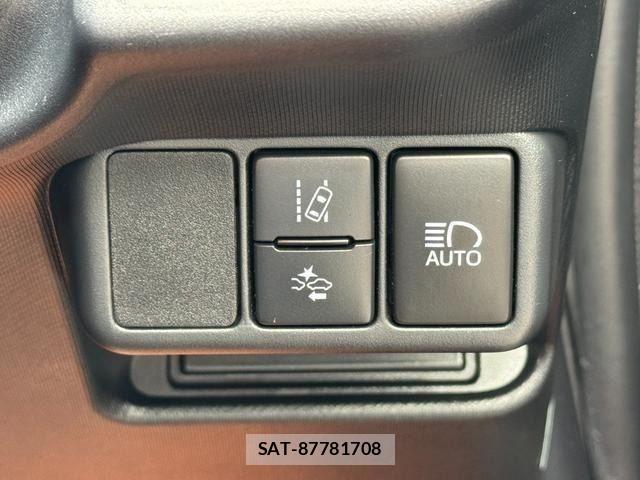 Toyota AQUA 2019-02 8878663-26
