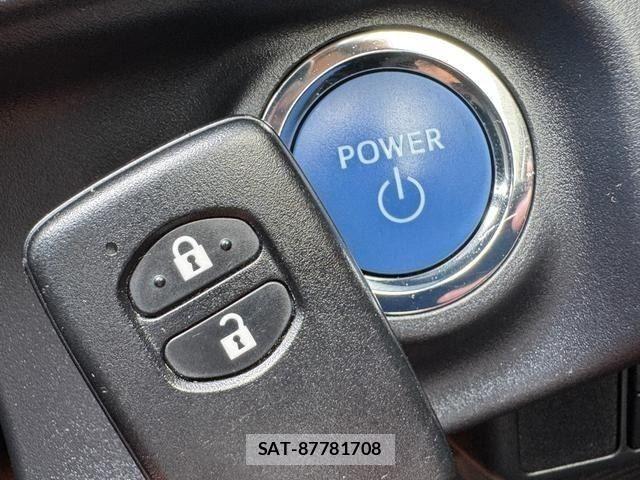 Toyota AQUA 2019-02 8878663-29
