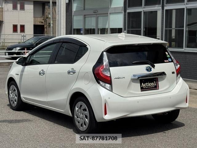 Toyota AQUA 2019-02 8878663-3