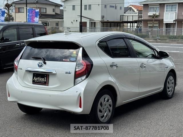 Toyota AQUA 2019-02 8878663-5