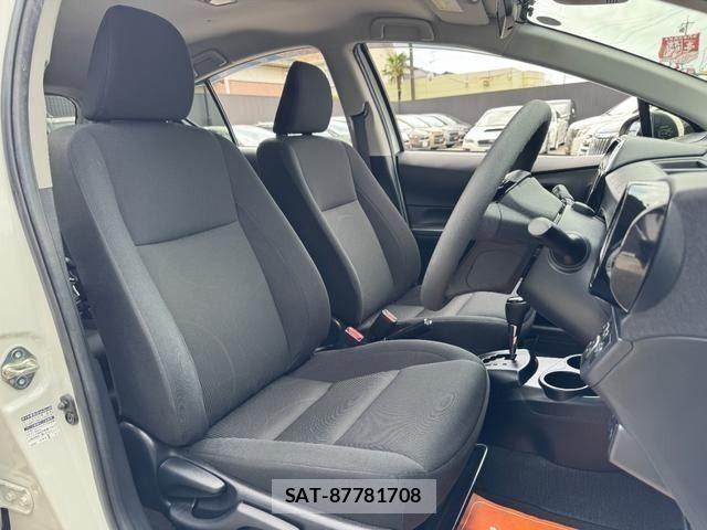 Toyota AQUA 2019-02 8878663-8