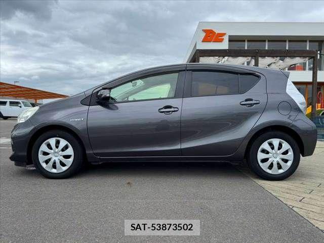 Toyota AQUA 2013-06 8878688-10