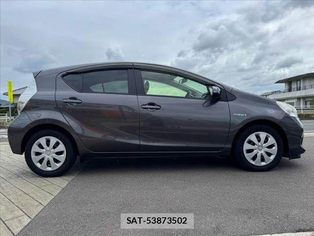 Toyota AQUA 2013-06 8878688-11