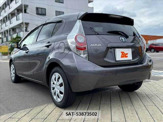 Toyota AQUA 2013-06 8878688-12