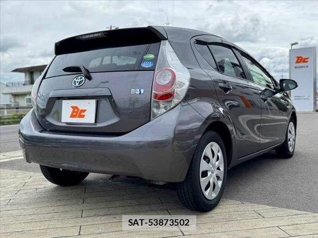 Toyota AQUA 2013-06 8878688-14