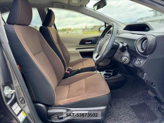 Toyota AQUA 2013-06 8878688-15