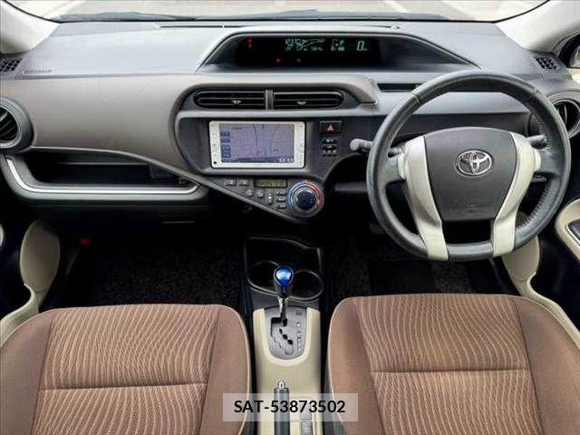 Toyota AQUA 2013-06 8878688-1