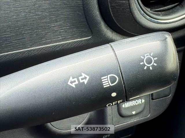 Toyota AQUA 2013-06 8878688-23