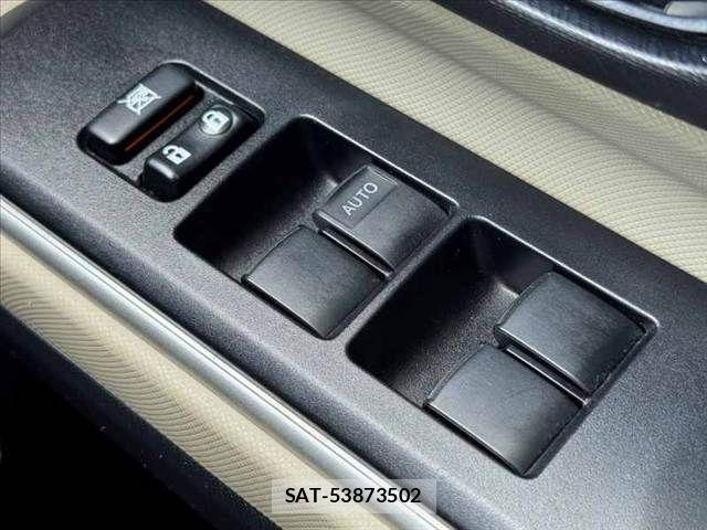 Toyota AQUA 2013-06 8878688-27