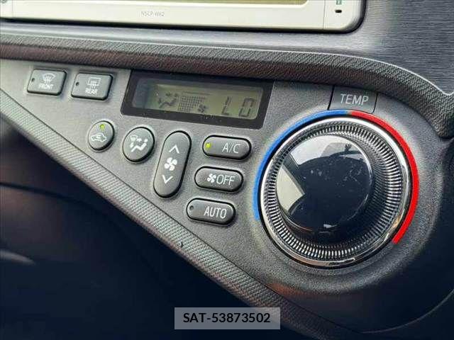 Toyota AQUA 2013-06 8878688-5