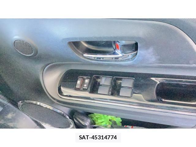 Toyota AQUA 2014-09 8878689-11