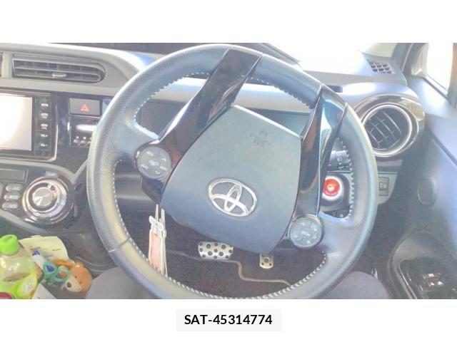 Toyota AQUA 2014-09 8878689-12
