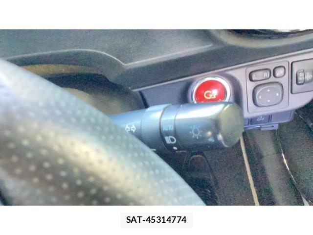 Toyota AQUA 2014-09 8878689-13