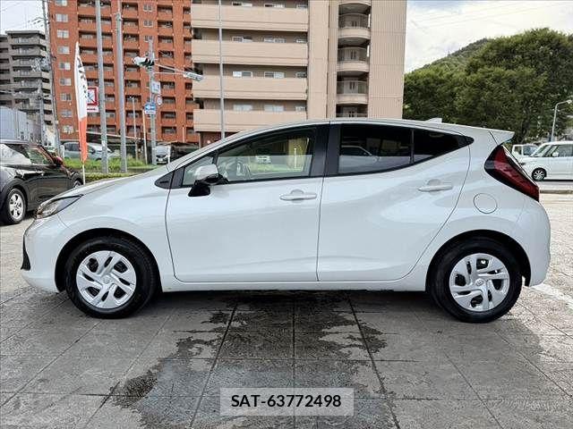 Toyota AQUA 2022-10 8878658-10