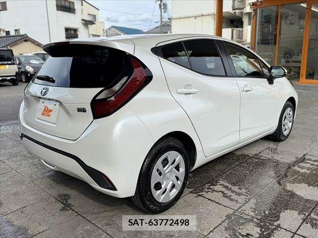 Toyota AQUA 2022-10 8878658-12