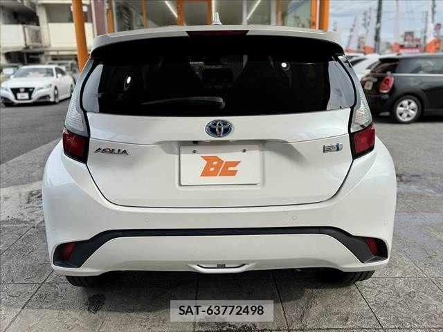 Toyota AQUA 2022-10 8878658-13