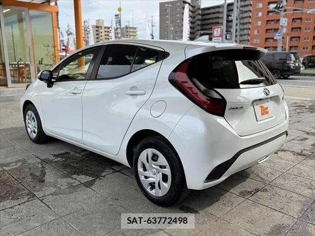 Toyota AQUA 2022-10 8878658-14