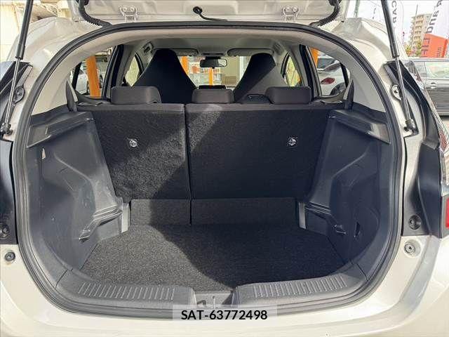 Toyota AQUA 2022-10 8878658-19