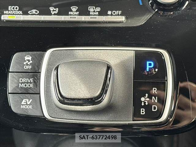 Toyota AQUA 2022-10 8878658-23