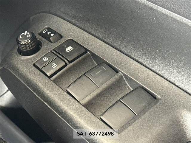 Toyota AQUA 2022-10 8878658-29