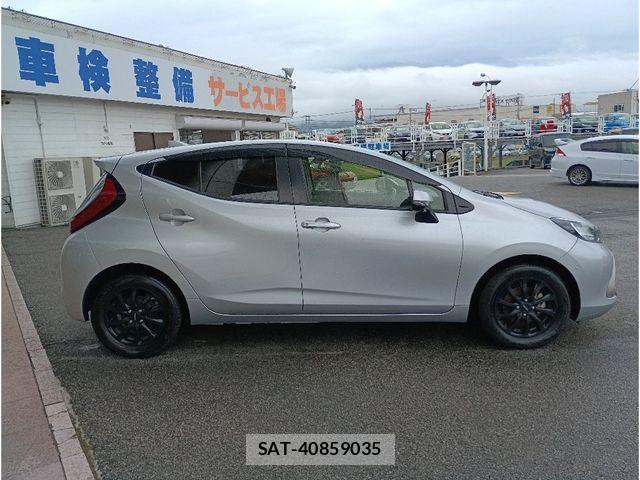 Toyota AQUA 2021-09 8878666-15