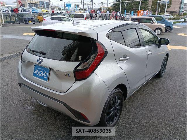 Toyota AQUA 2021-09 8878666-1