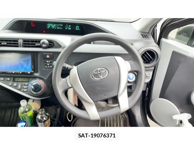 Toyota AQUA 2012-06 8878696-9