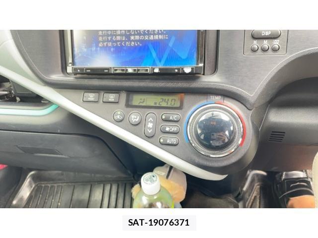 Toyota AQUA 2012-06 8878696-11