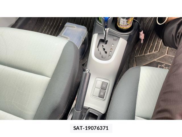 Toyota AQUA 2012-06 8878696-12