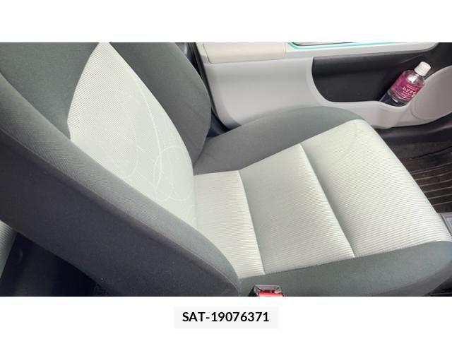 Toyota AQUA 2012-06 8878696-13