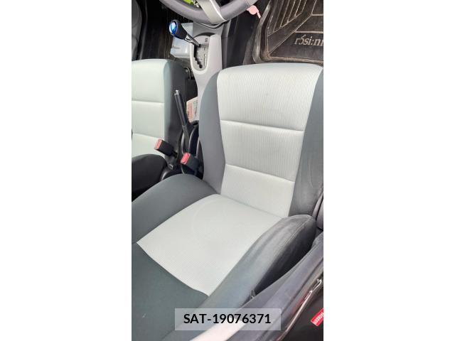 Toyota AQUA 2012-06 8878696-15