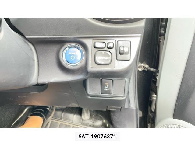 Toyota AQUA 2012-06 8878696-8