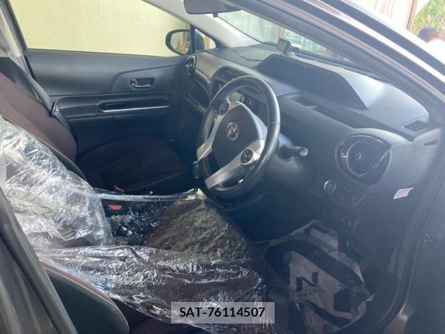 Toyota AQUA 2015-01 8878678-12