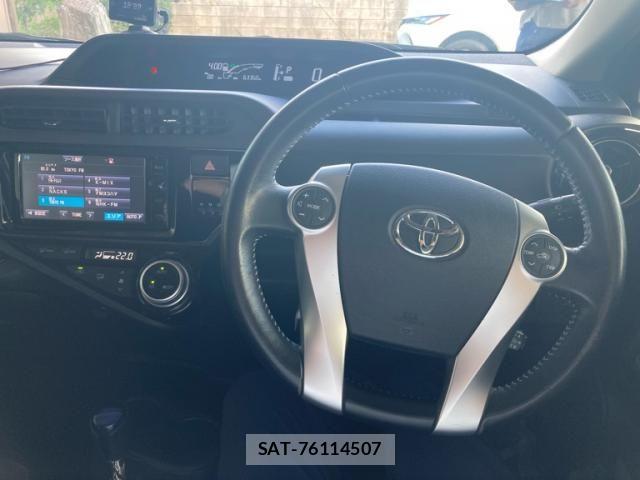 Toyota AQUA 2015-01 8878678-17