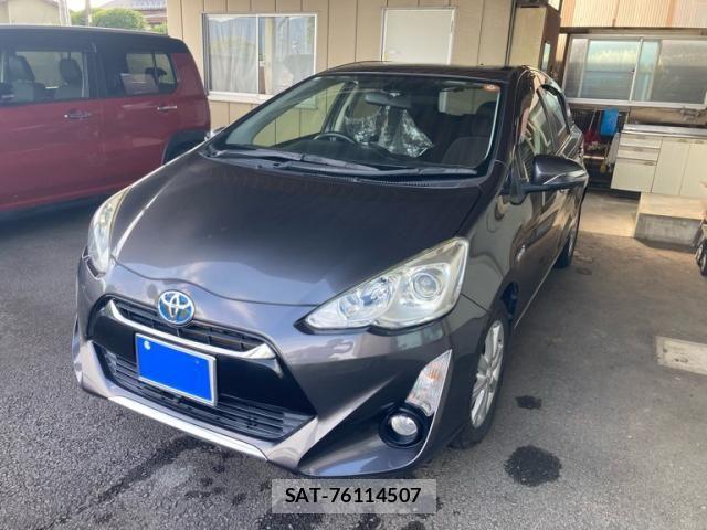 Toyota AQUA 2015-01 8878678-1