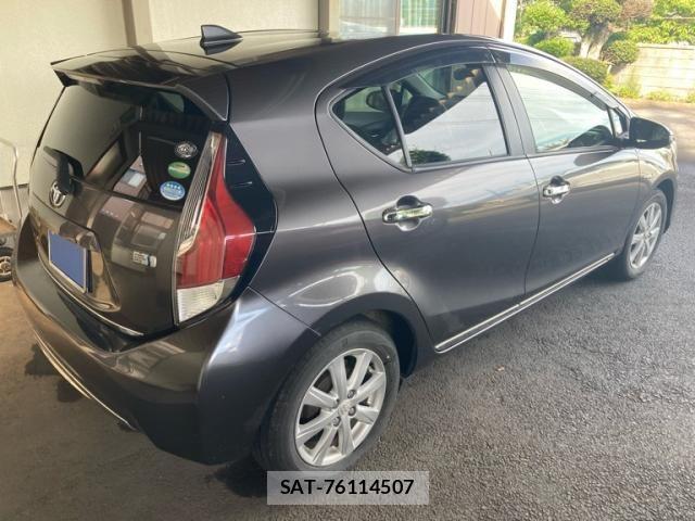 Toyota AQUA 2015-01 8878678-4