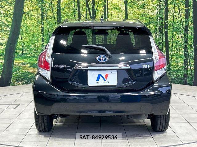 Toyota AQUA 2016-12 8878673-14