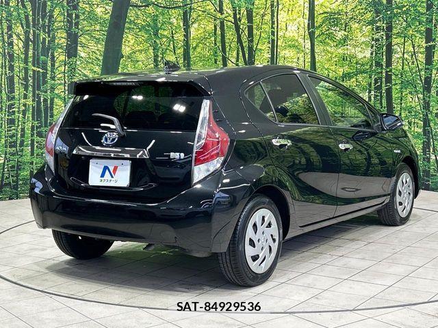 Toyota AQUA 2016-12 8878673-16