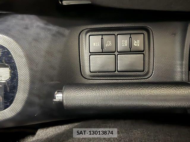 Toyota AQUA 2019-04 8878654-17