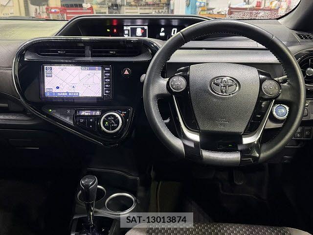 Toyota AQUA 2019-04 8878654-1