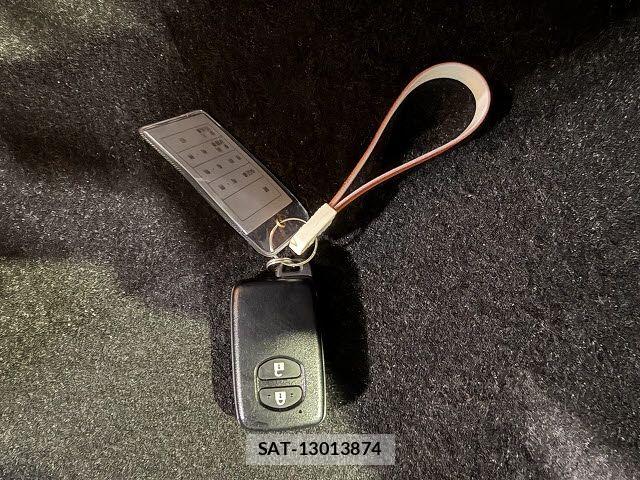 Toyota AQUA 2019-04 8878654-19
