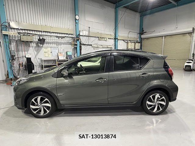 Toyota AQUA 2019-04 8878654-5