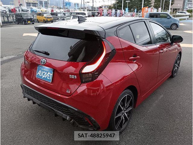 Toyota AQUA 2023-01 8878645-1