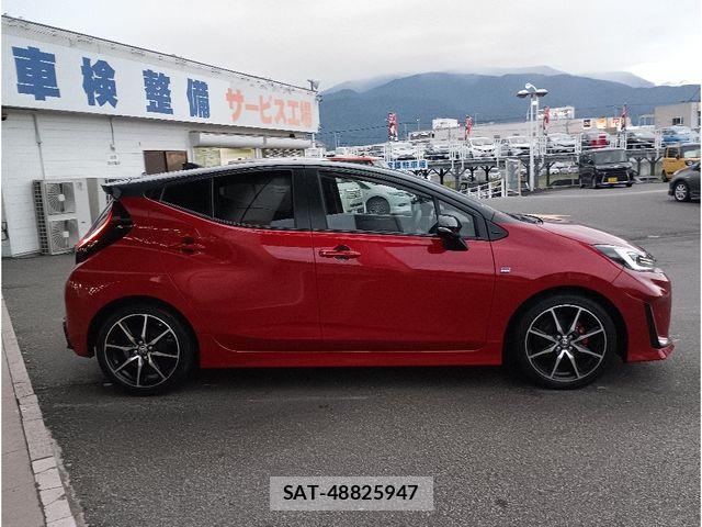 Toyota AQUA 2023-01 8878645-3