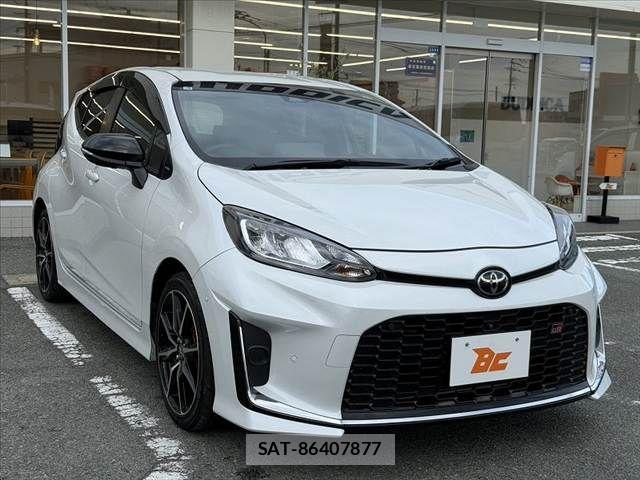 Toyota AQUA 2023-04 8878648-9