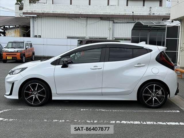 Toyota AQUA 2023-04 8878648-10