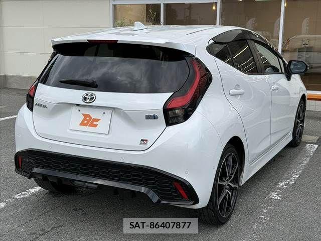 Toyota AQUA 2023-04 8878648-12