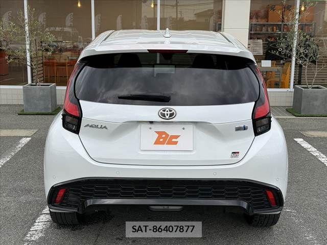 Toyota AQUA 2023-04 8878648-13