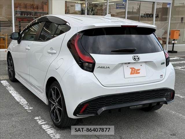 Toyota AQUA 2023-04 8878648-14
