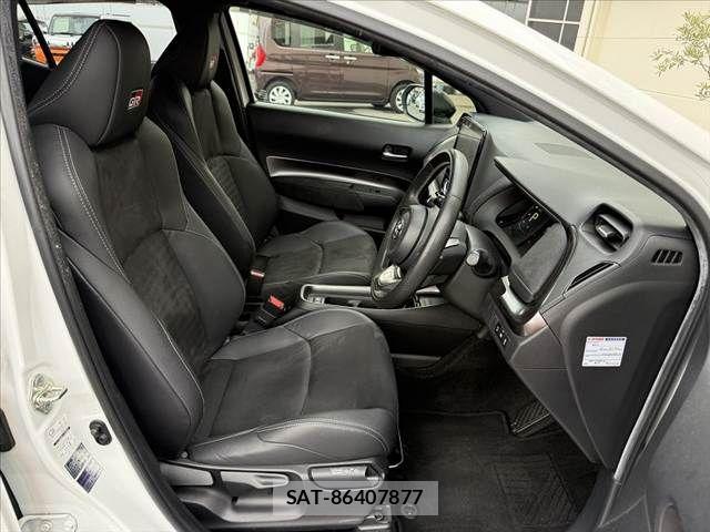 Toyota AQUA 2023-04 8878648-15